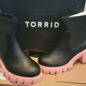 Torrid contrast sole rain bootie